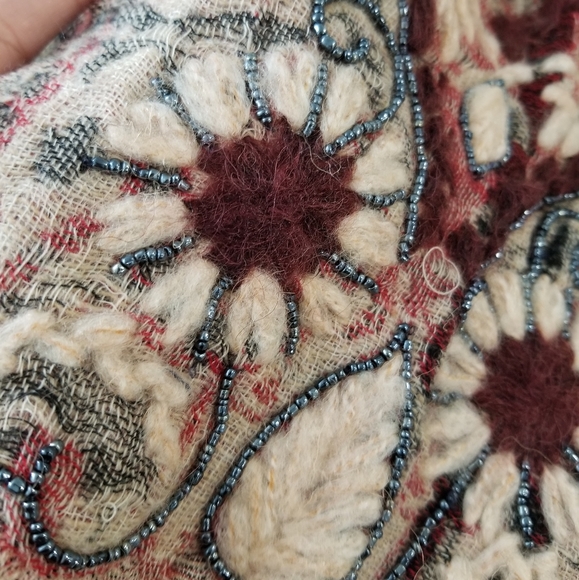 🧣HANDCRAFTED WOOL SHAWL - Picture 8 of 8